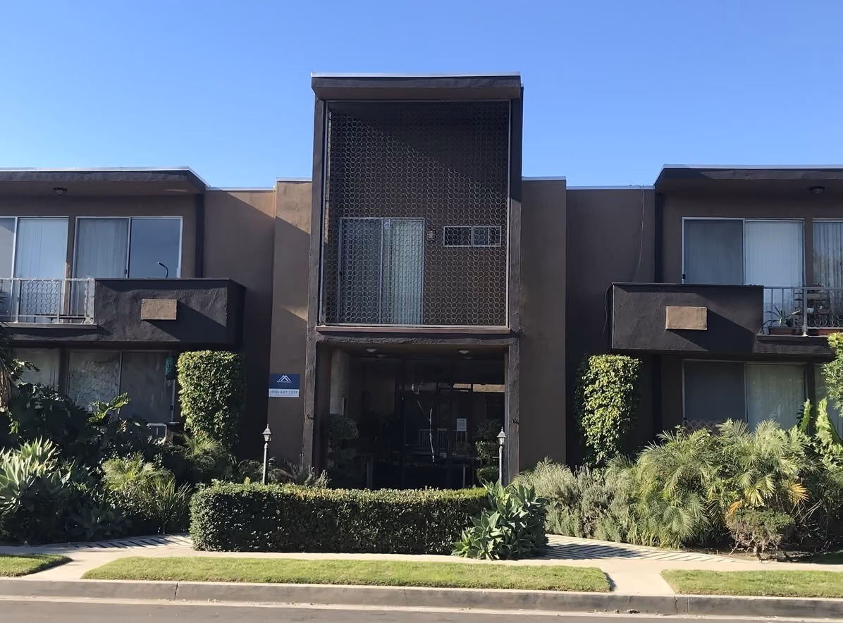 20-unit multifamily apartment building at 6707 S Springpark Ave, Los Angeles CA 90056