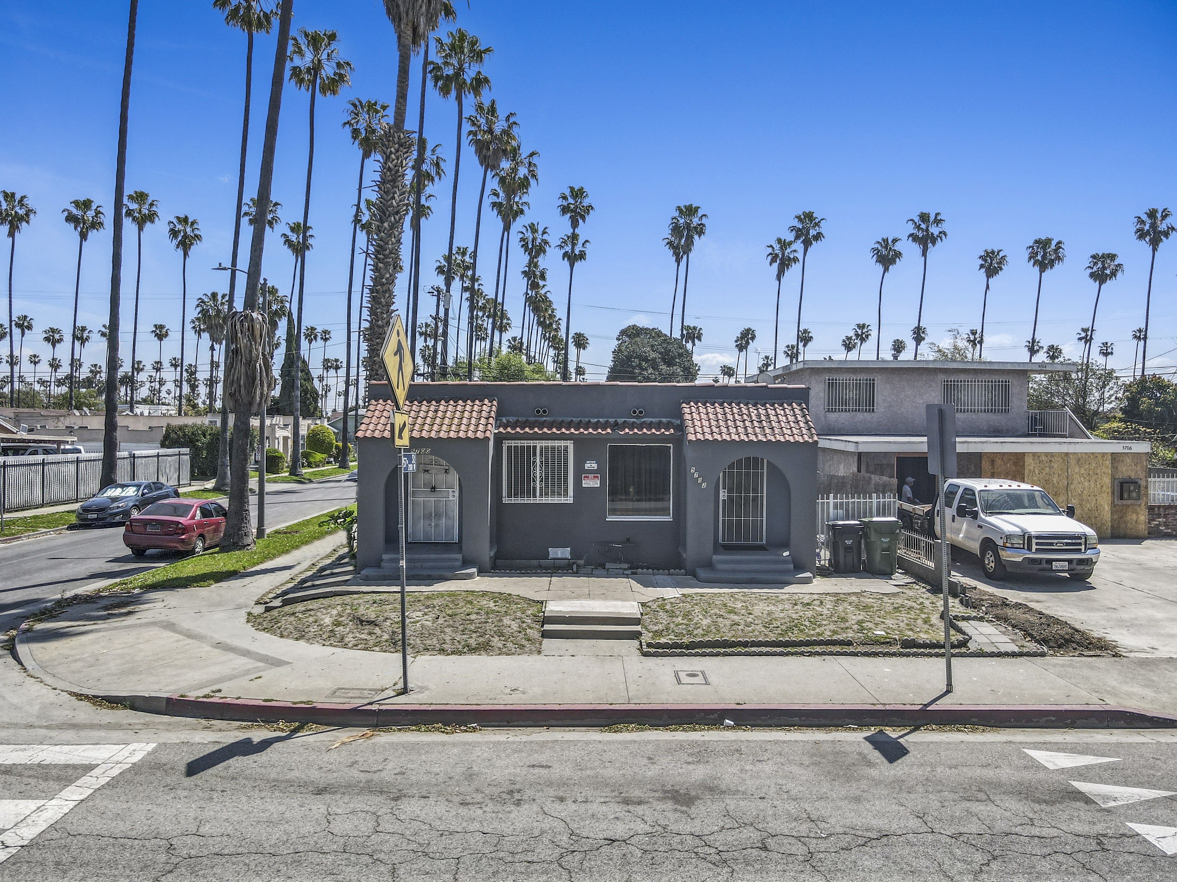 5-unit multifamily apartment building at 5700 Van Ness (2116/2118 57th St), Los Angeles, CA 90062