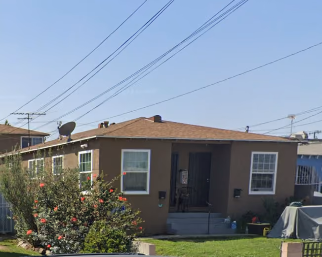 4-unit multifamily apartment building at 1604-1606 W 105th St, Los Angeles, CA 90047
