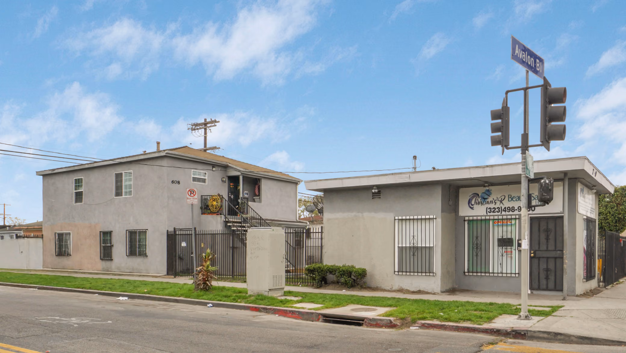 4-unit multifamily apartment building at 7900 Avalon Blvd, Los Angeles, CA 90003