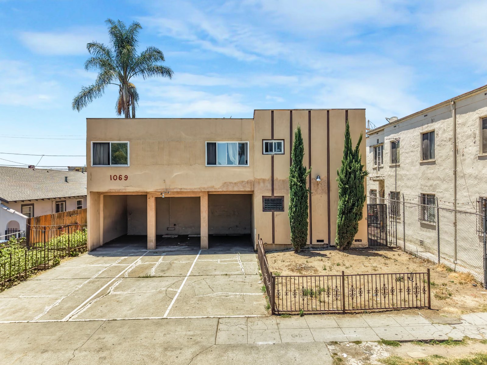 10-unit multifamily apartment building at 1069 N Oxford Ave, Los Angeles