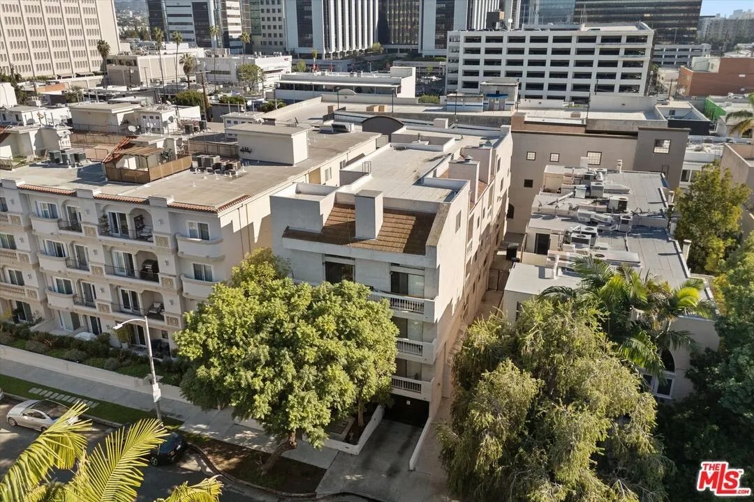 15-unit multifamily apartment building at 132 S Clark Dr, Los Angeles, CA 90048