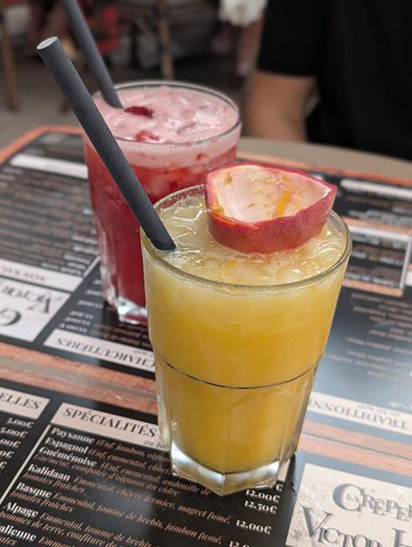 Cocktail servie dans la crêperie