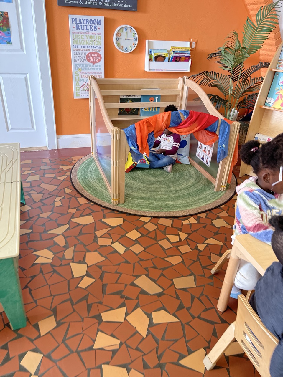 image of a preschool art class activity