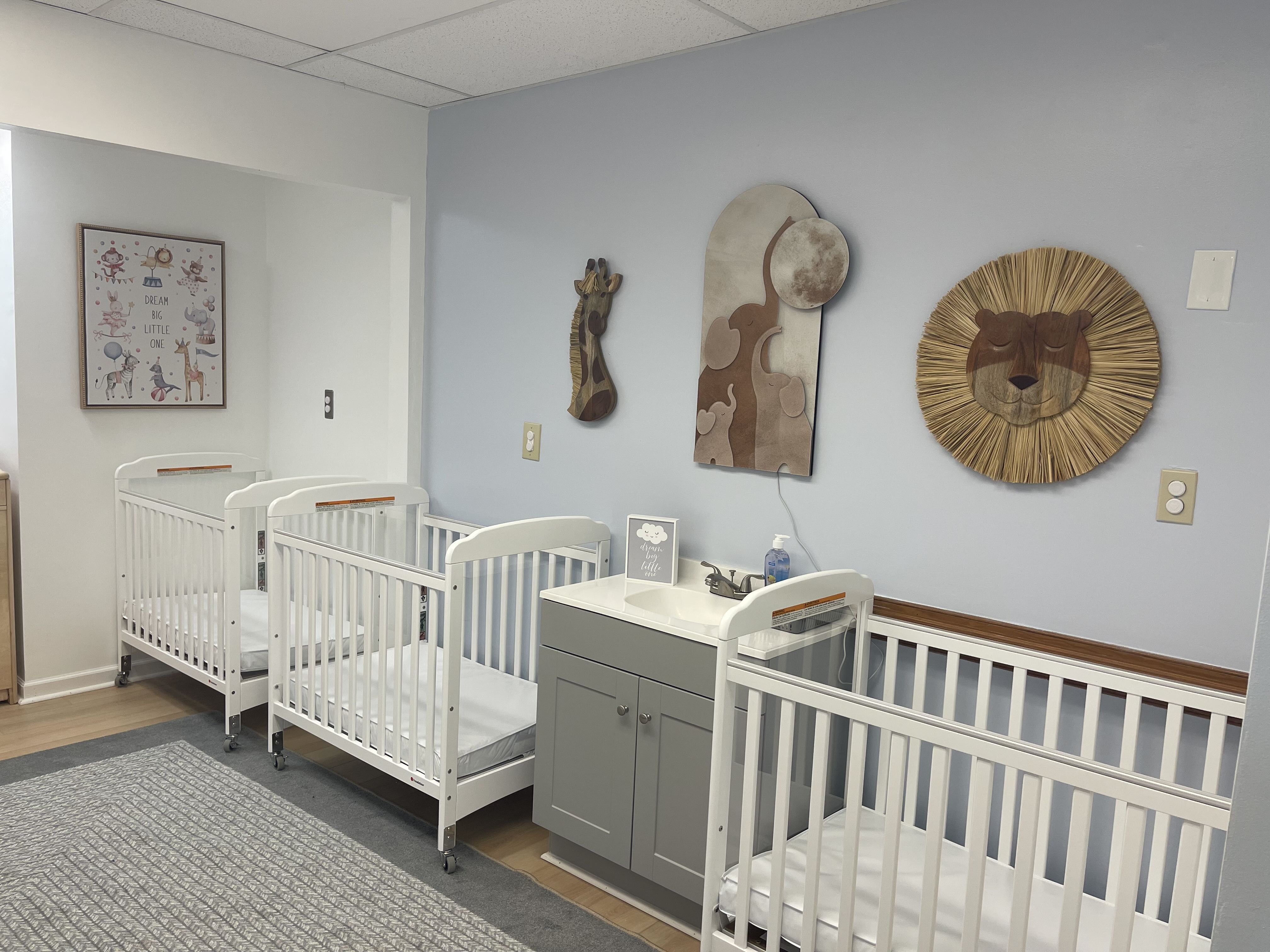 image of children practicing choreography in a dance studio