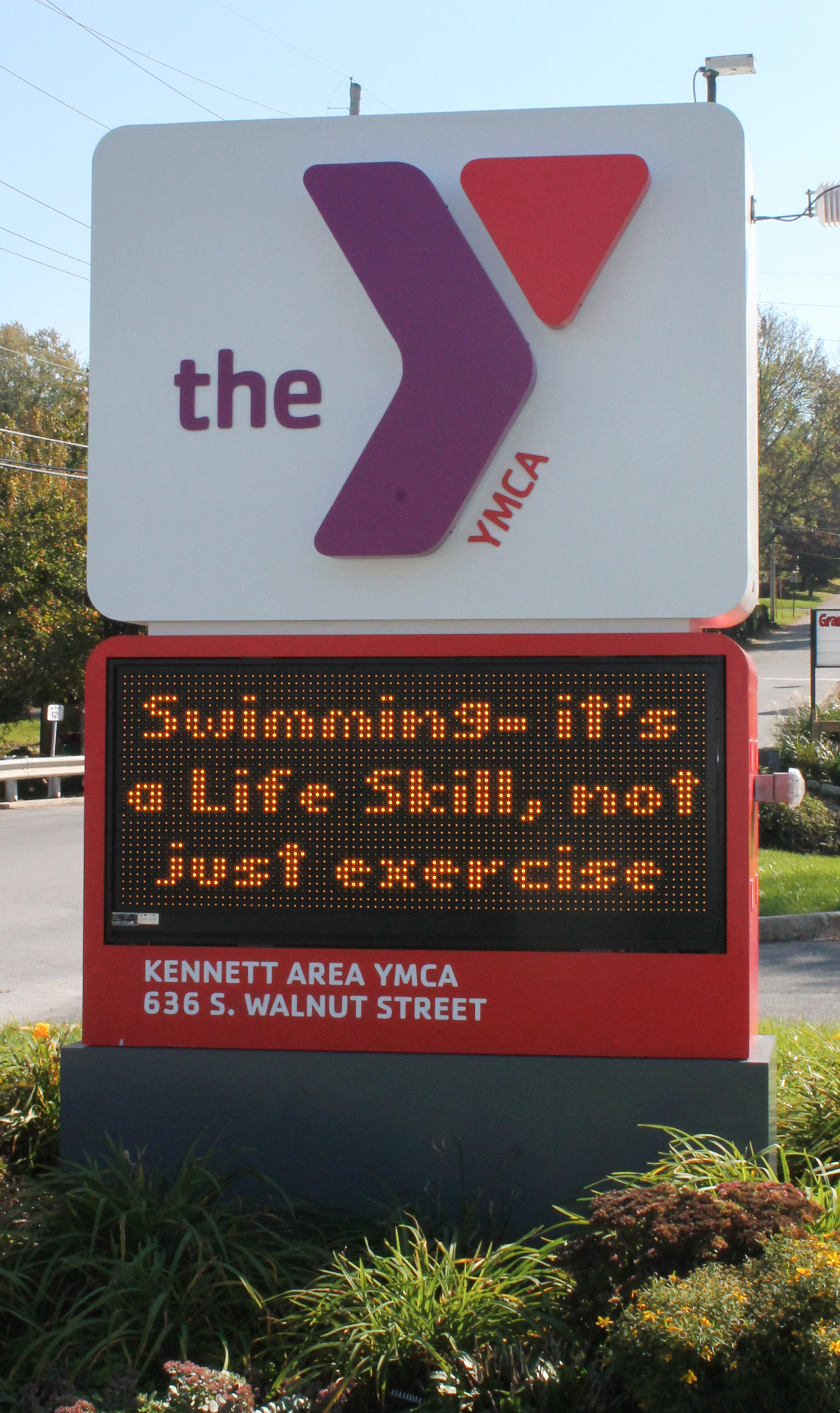 Illuminated monument sign with LED screen