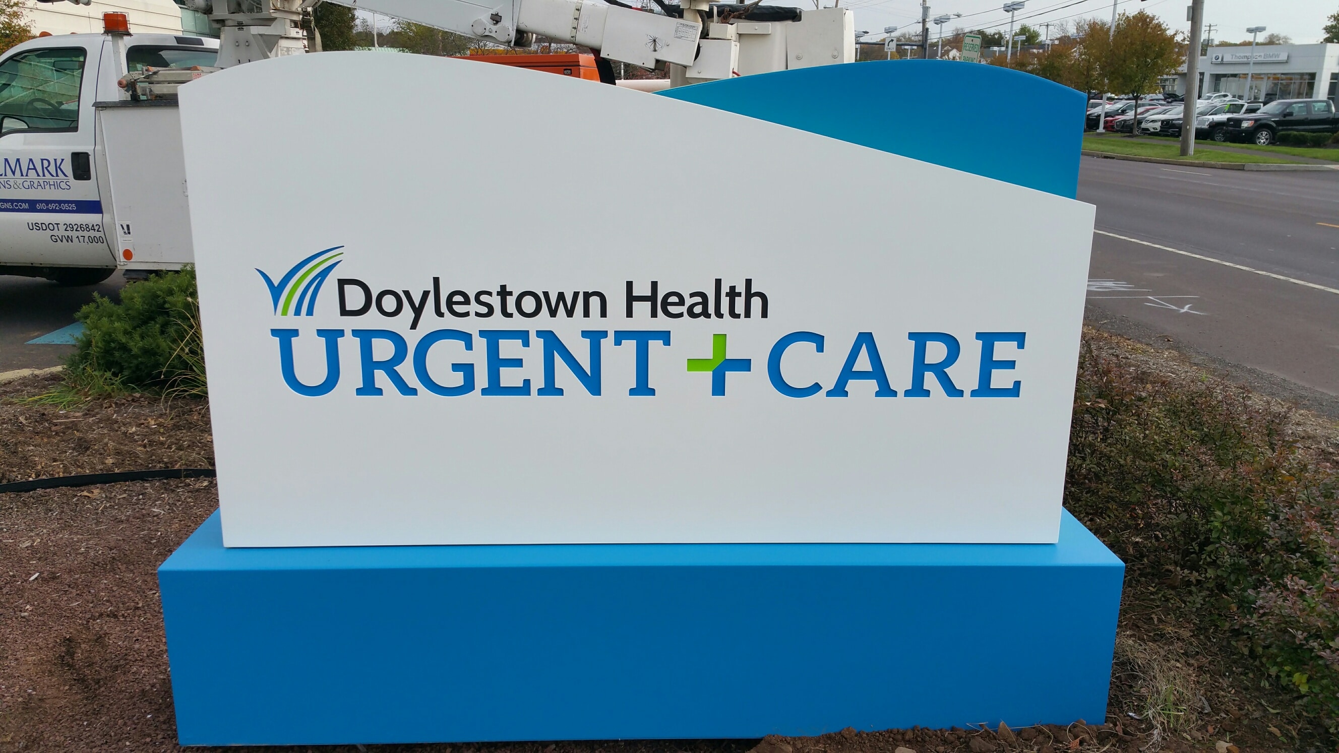 Internally illuminated, painted aluminum monument sign