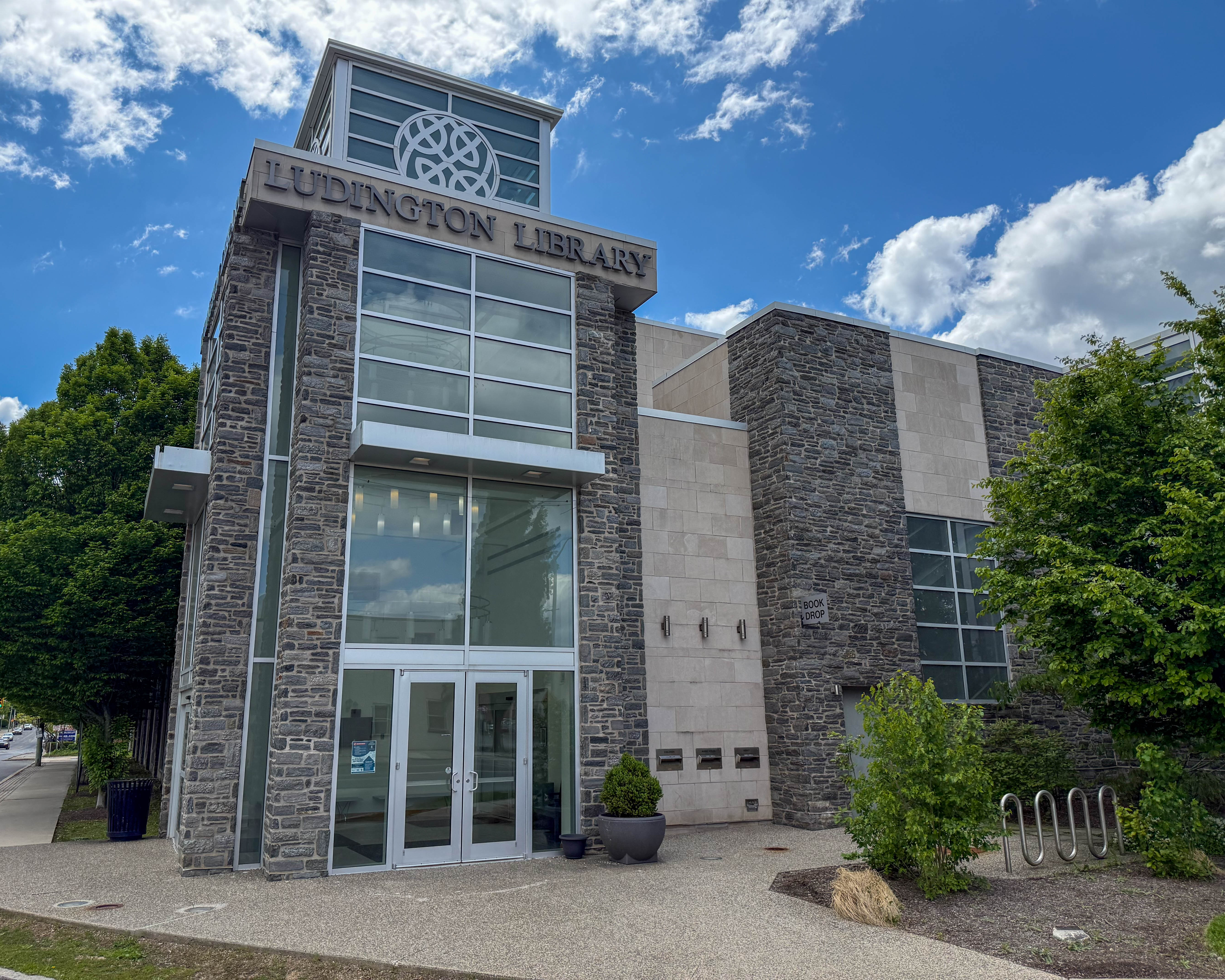 Luddington Library at 5 S Bryn Mawr Avenue in Bryn Mawr, Pennsylvania serving the local community