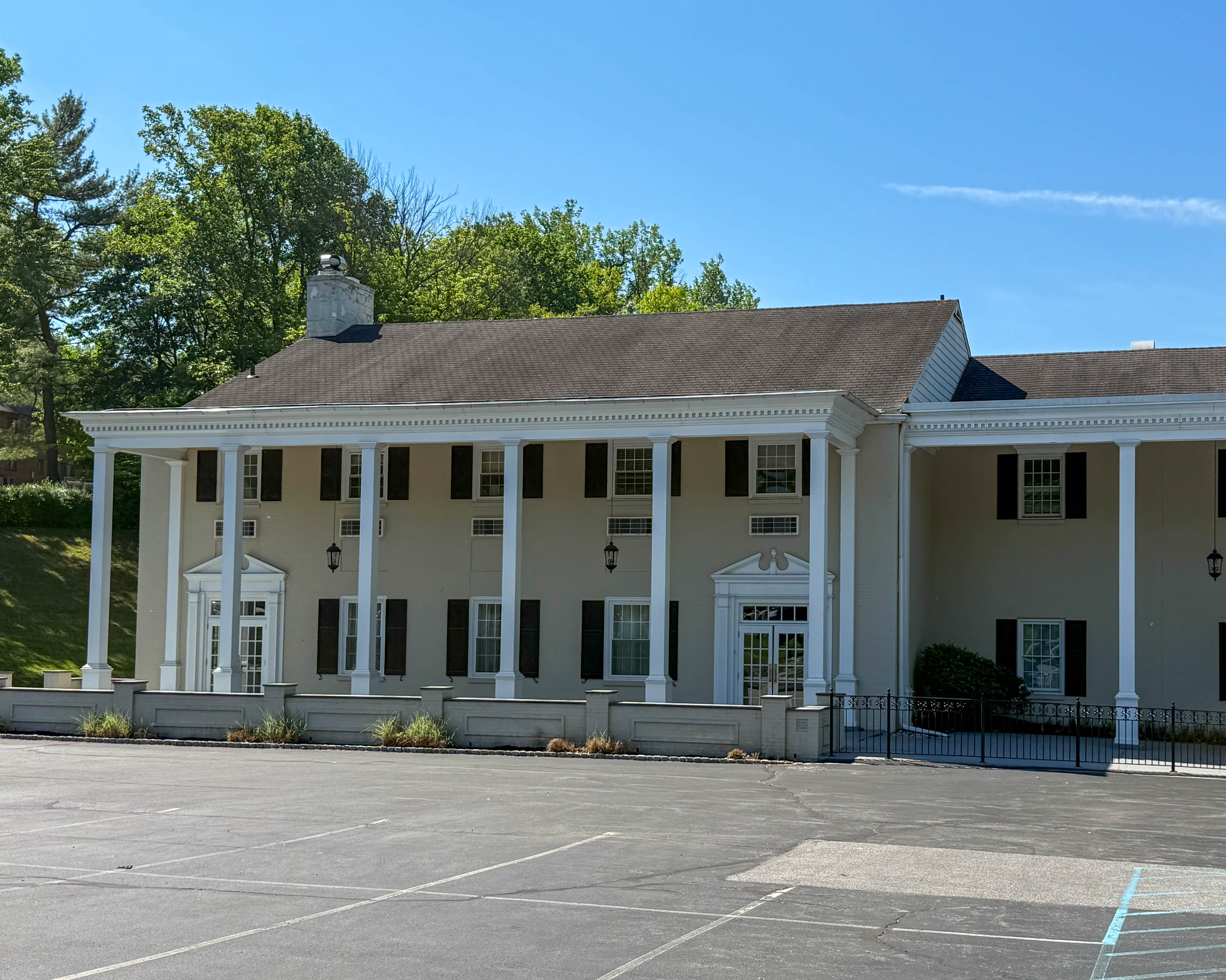 The Drexelbrook at 4700 Drexelbrook Drive in Drexel Hill, Pennsylvania serving the local community
