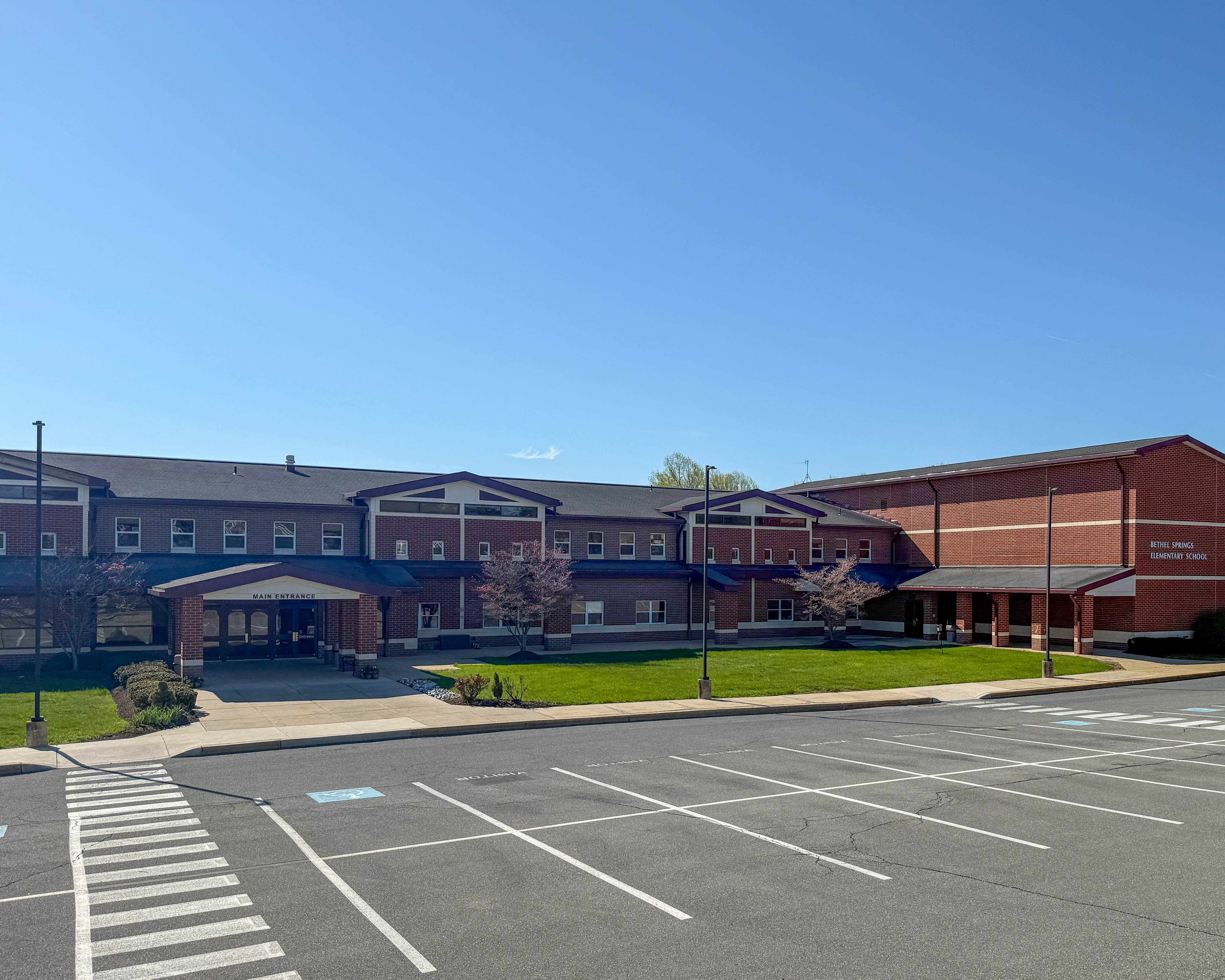 Exterior of Bethel Springs Elementary at 3280 Foulk Road in Garnet Valley, Pennsylvania serving the local community