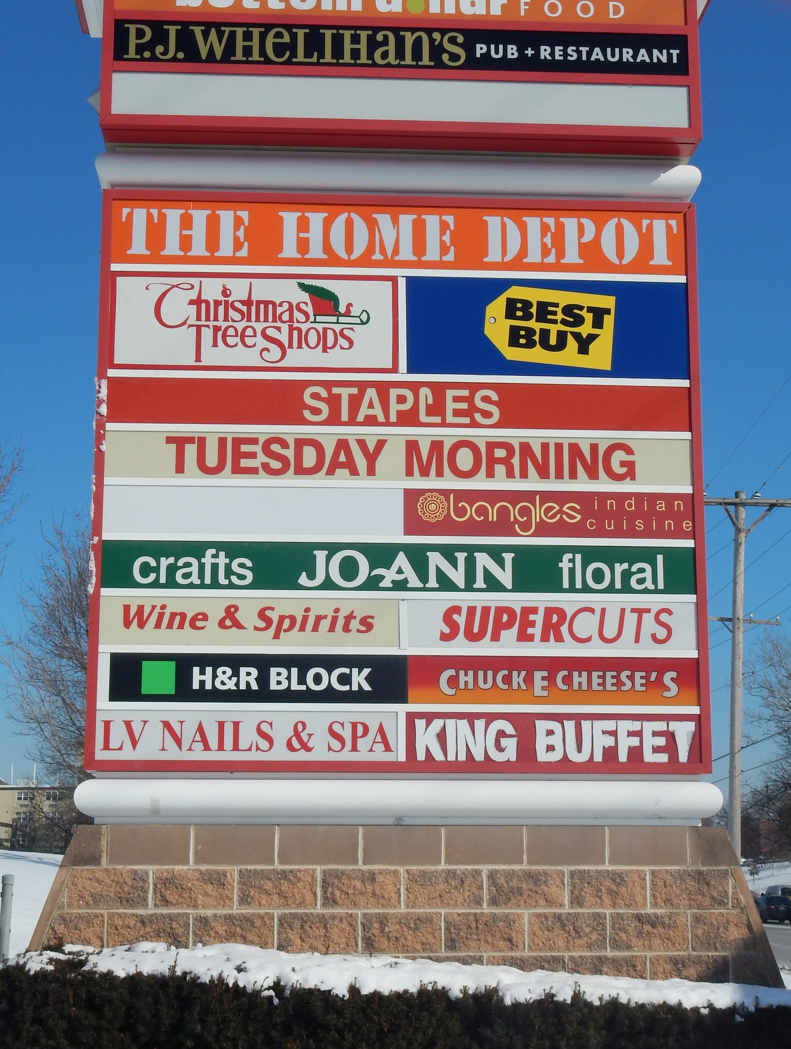 Large shopping center tenant sign