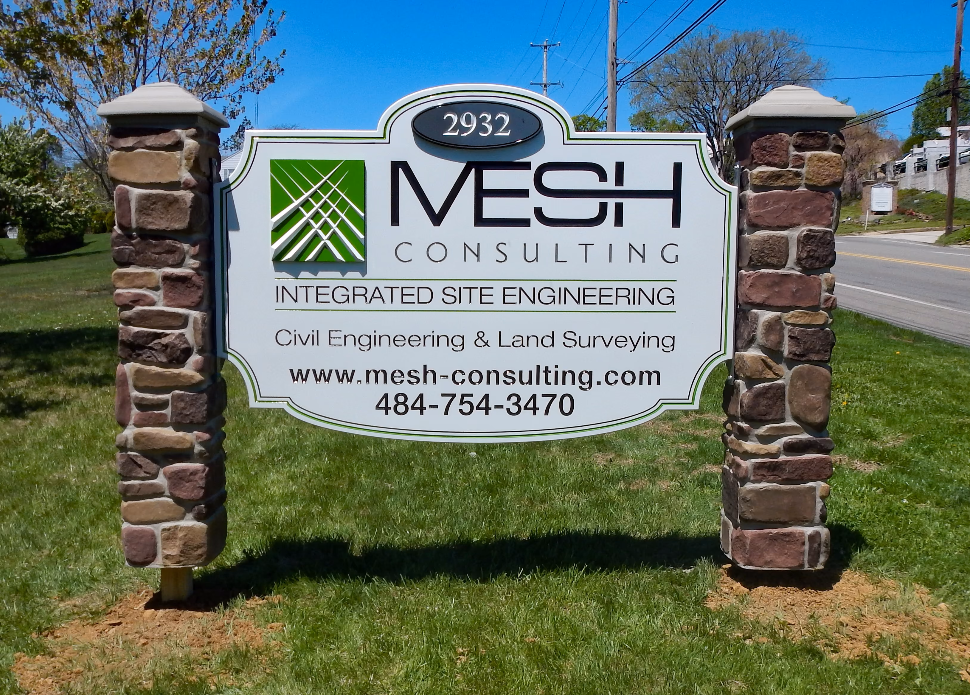 Carved HDU sign suspended between two stone pillars
