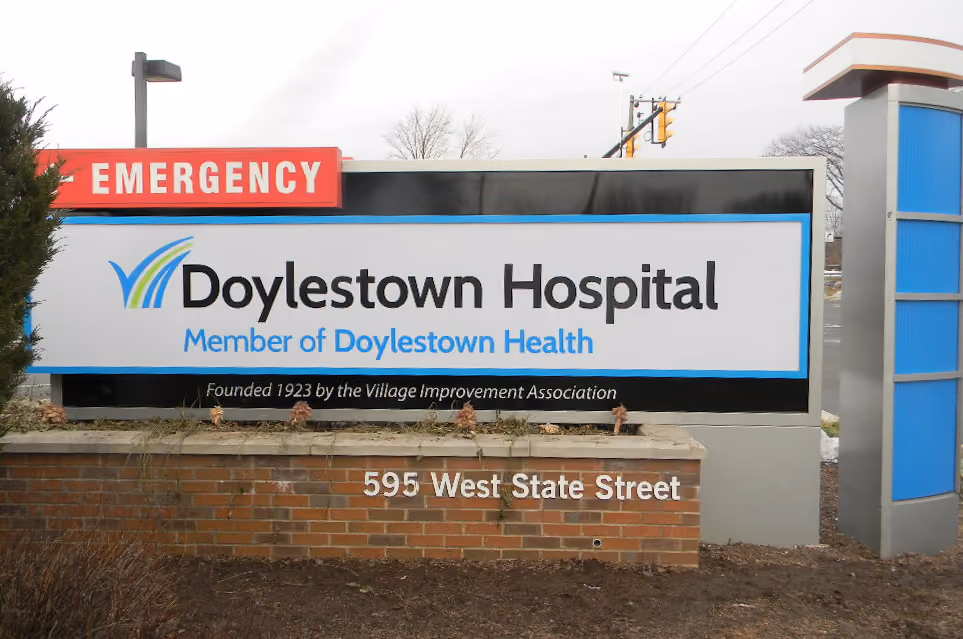 Vinyl and aluminum hospital monument sign