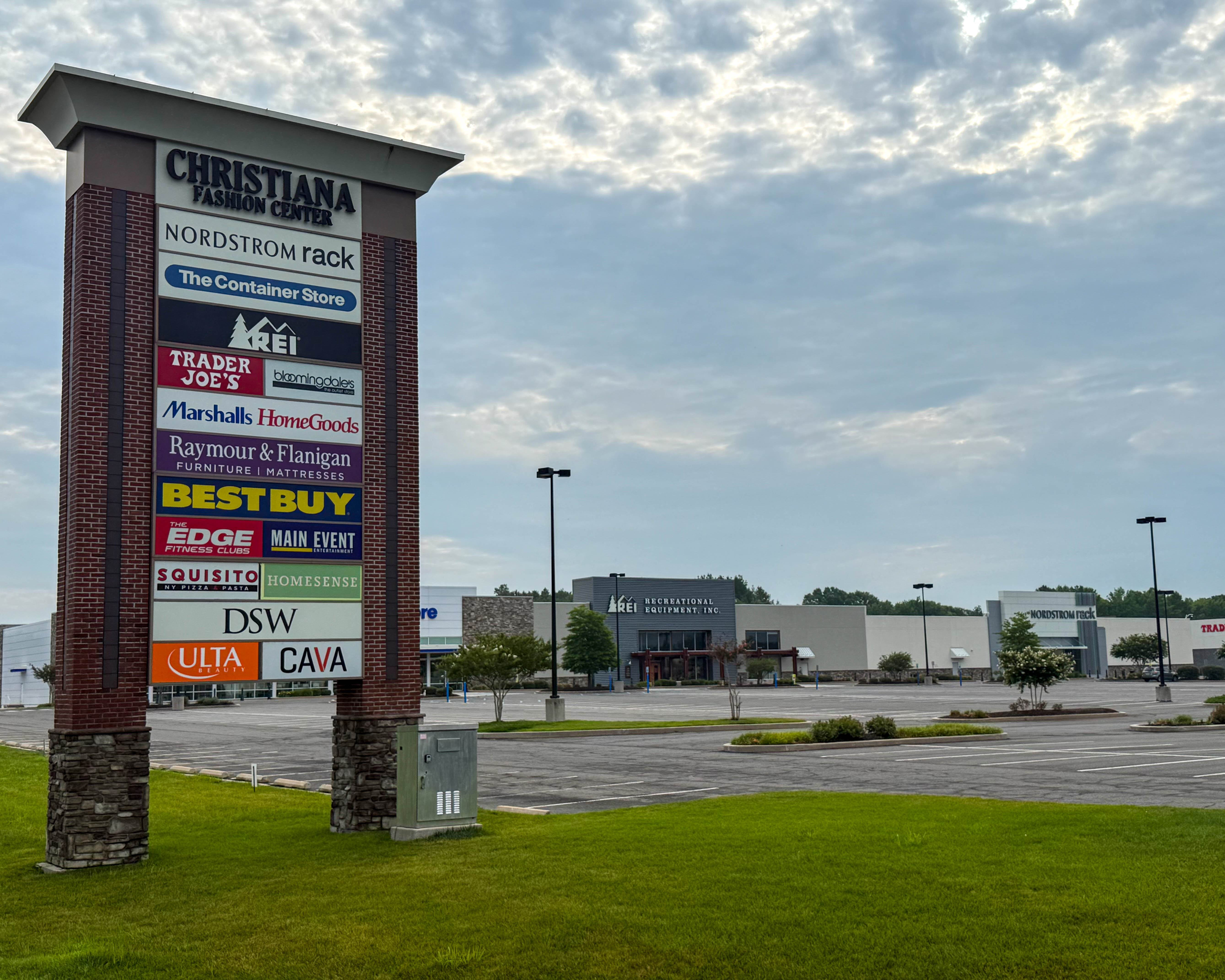 Christiana Fashion Center at 2400 Center Blvd S in Newark, DE serving the local community