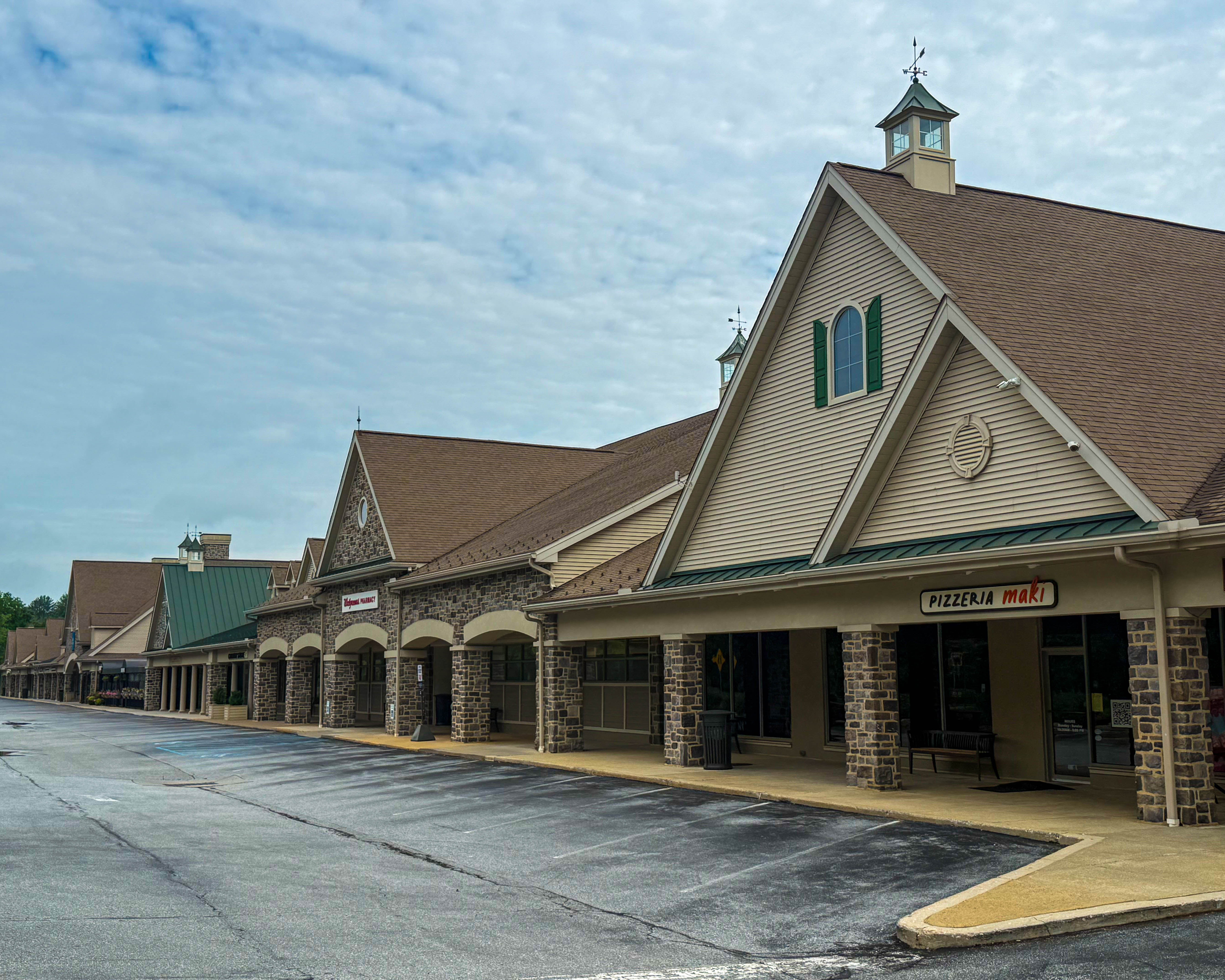 Greenville Crossing at 4001 Kennett Pike in Wilmington, DE serving the local community
