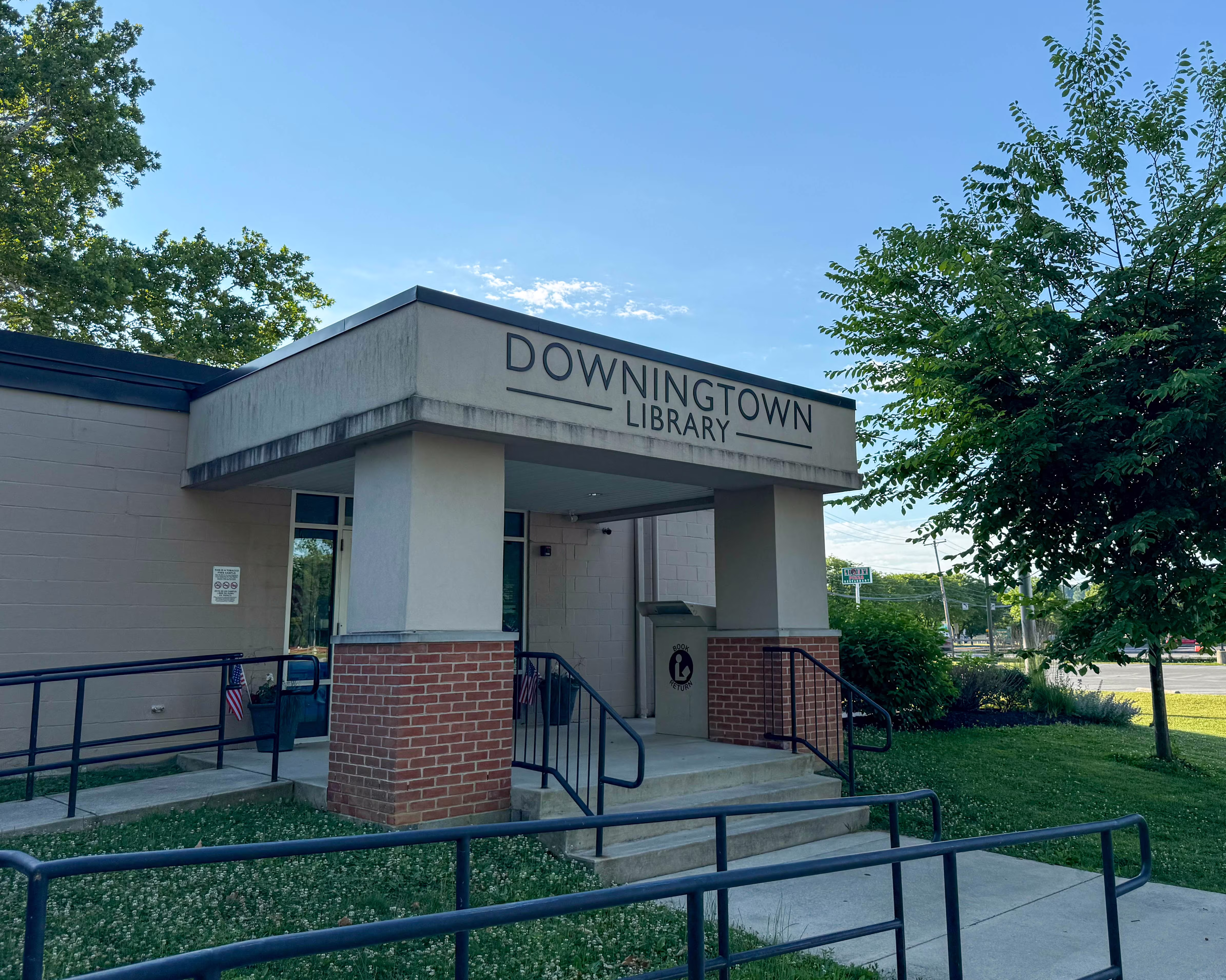 Downingtown Library at 122 Wallace Avenue in Downingtown, Pennsylvania serving the local community