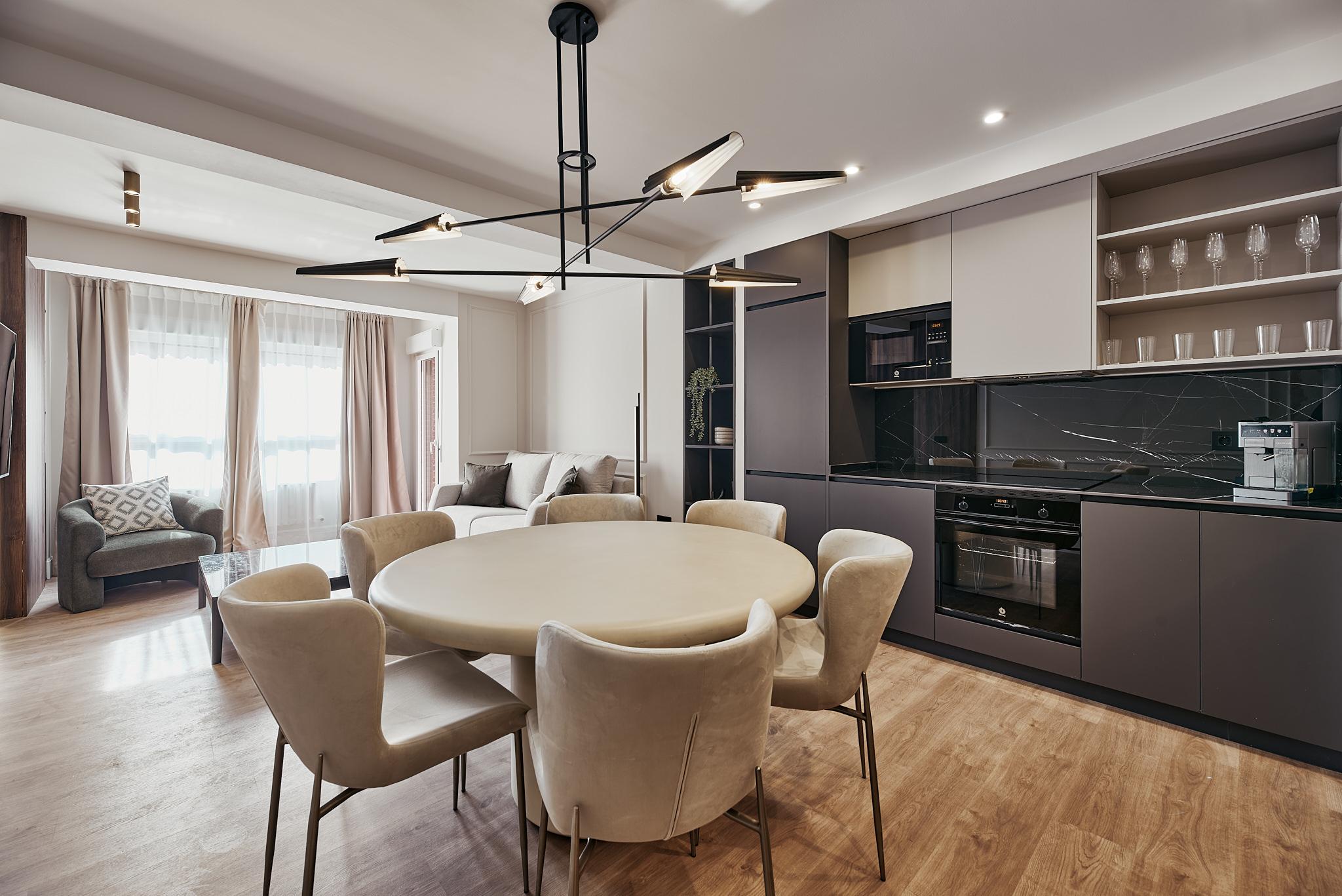 Altura, luz y calma en una de las calles más serenas de Salamanca