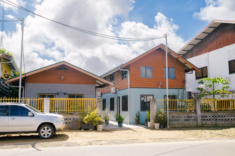 Isserdeistraat Bunga Mawar Mera A Paramaribo