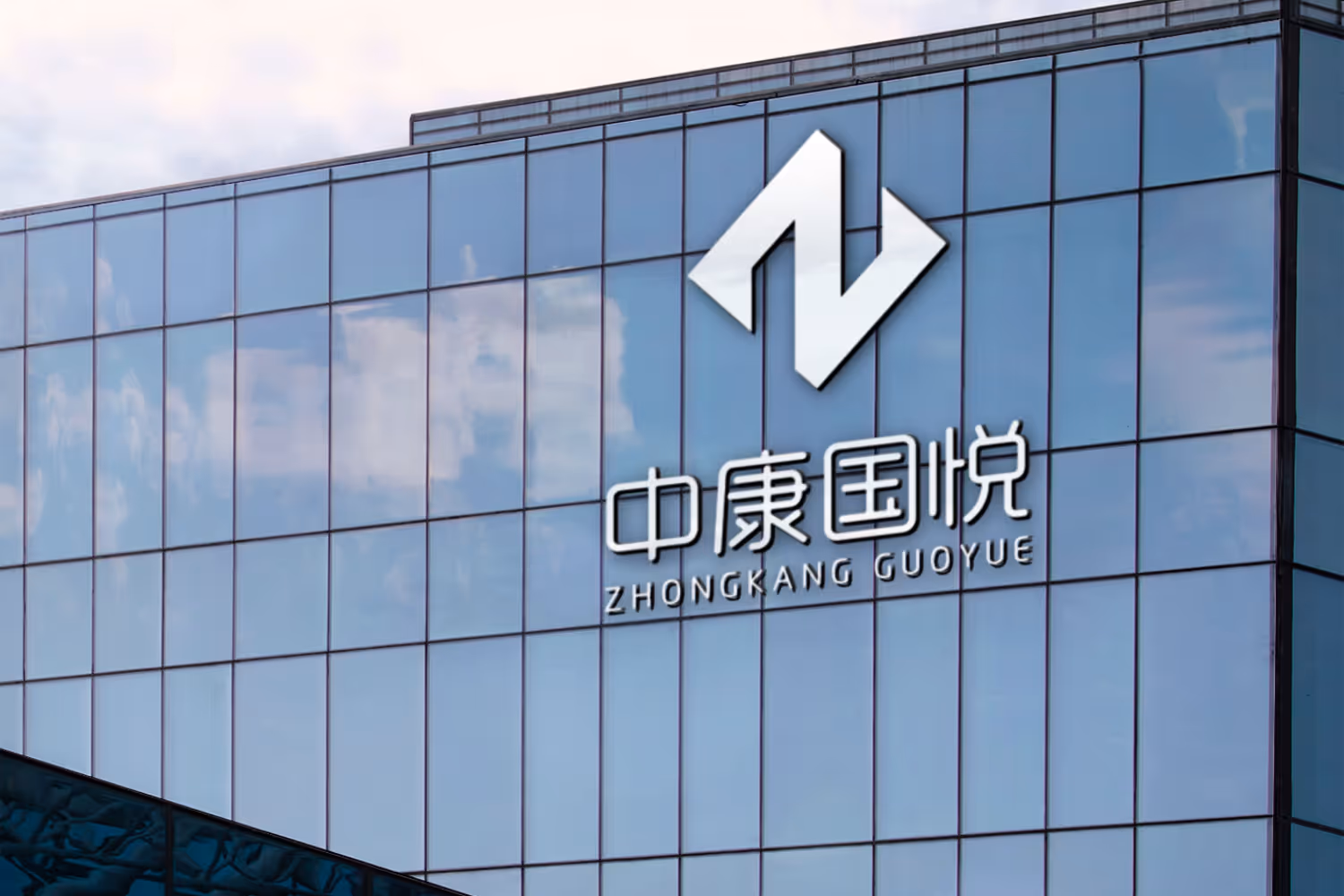 image of a cycling community event (for a bicycle shop)