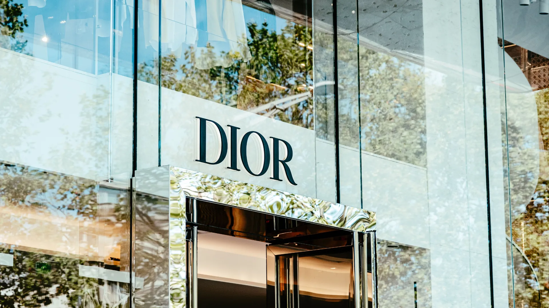 Authentification Dior par une experte française