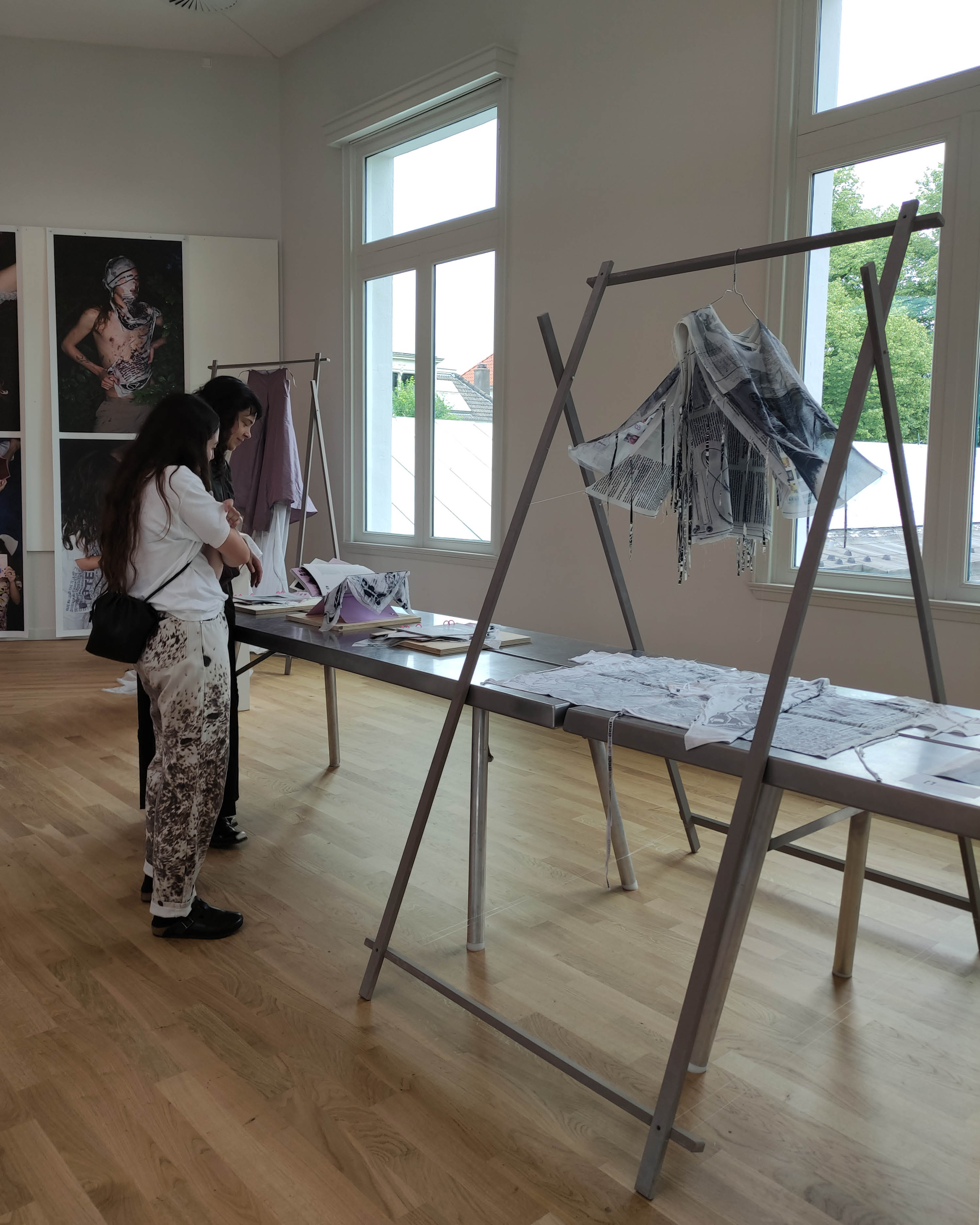 UNGLOSSING FASHION: TOWARDS ALTERNATIVE NARRATIVES