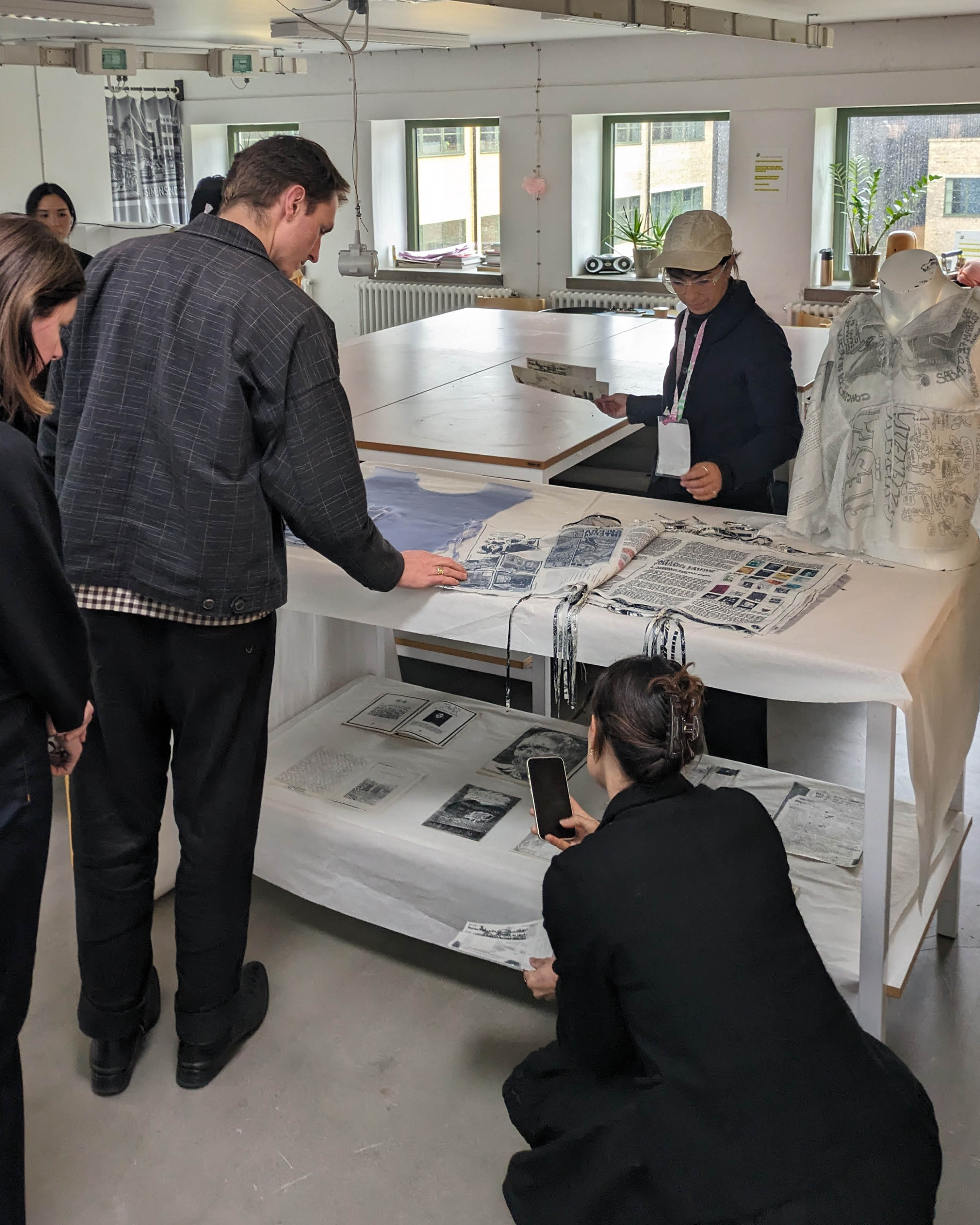 DIALOGICAL BODIES: EVERYTHING AND EVERYBODY AS MATERIAL