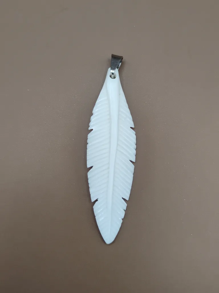 Pendentif en Os -Plume- 