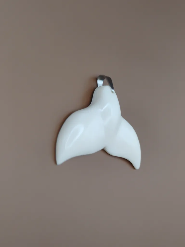 Pendentif os queue de baleine vue gauche