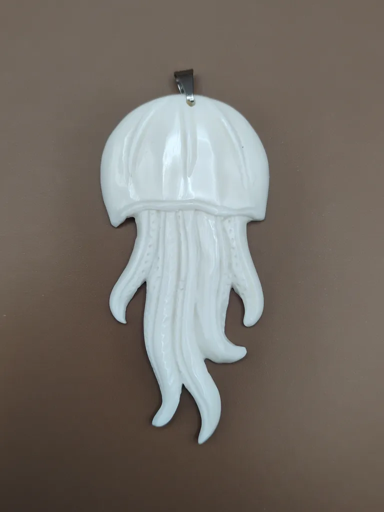 Pendentif en Os -Méduse-