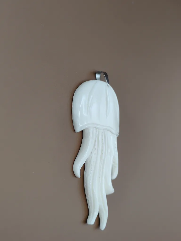 Pendentif os méduse vue gauche
