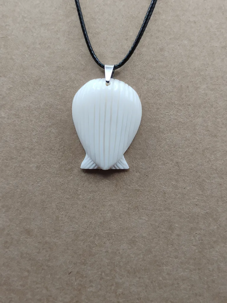 Pendentif os coquillage vue porté