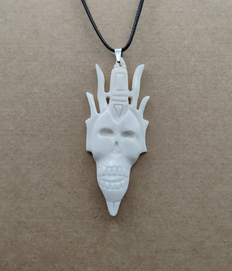 Pendentif os masque tribal vue porté