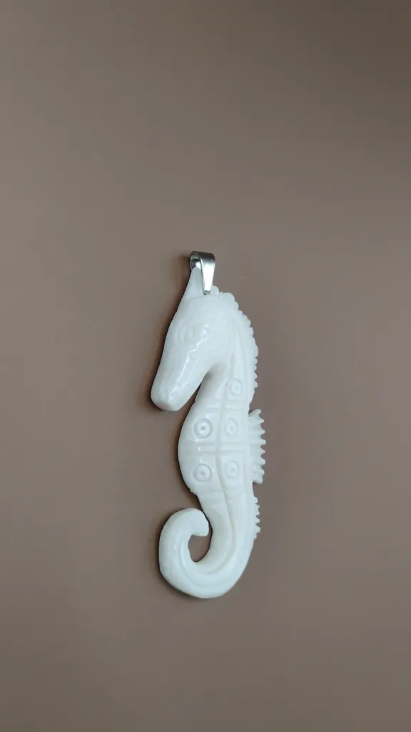 Pendentif os hippocampe vue droite