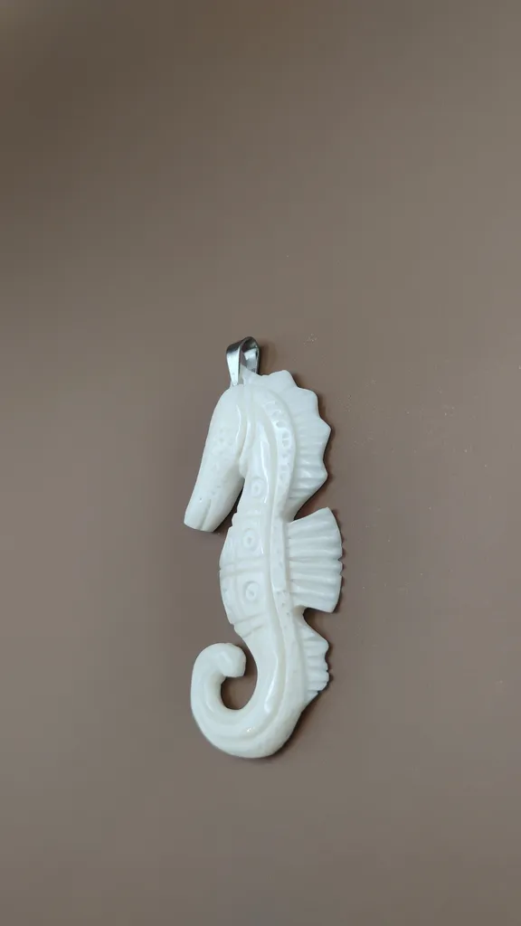 Pendentif os hippocampe vue droite
