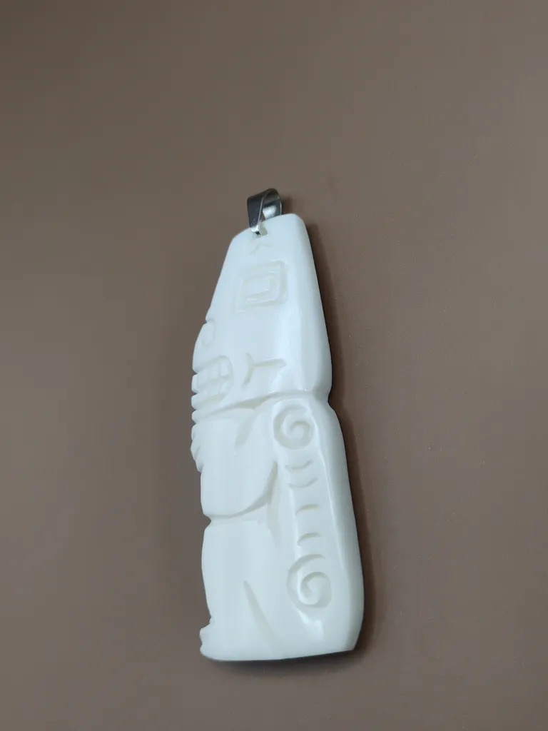 Pendentif os totem vue droite