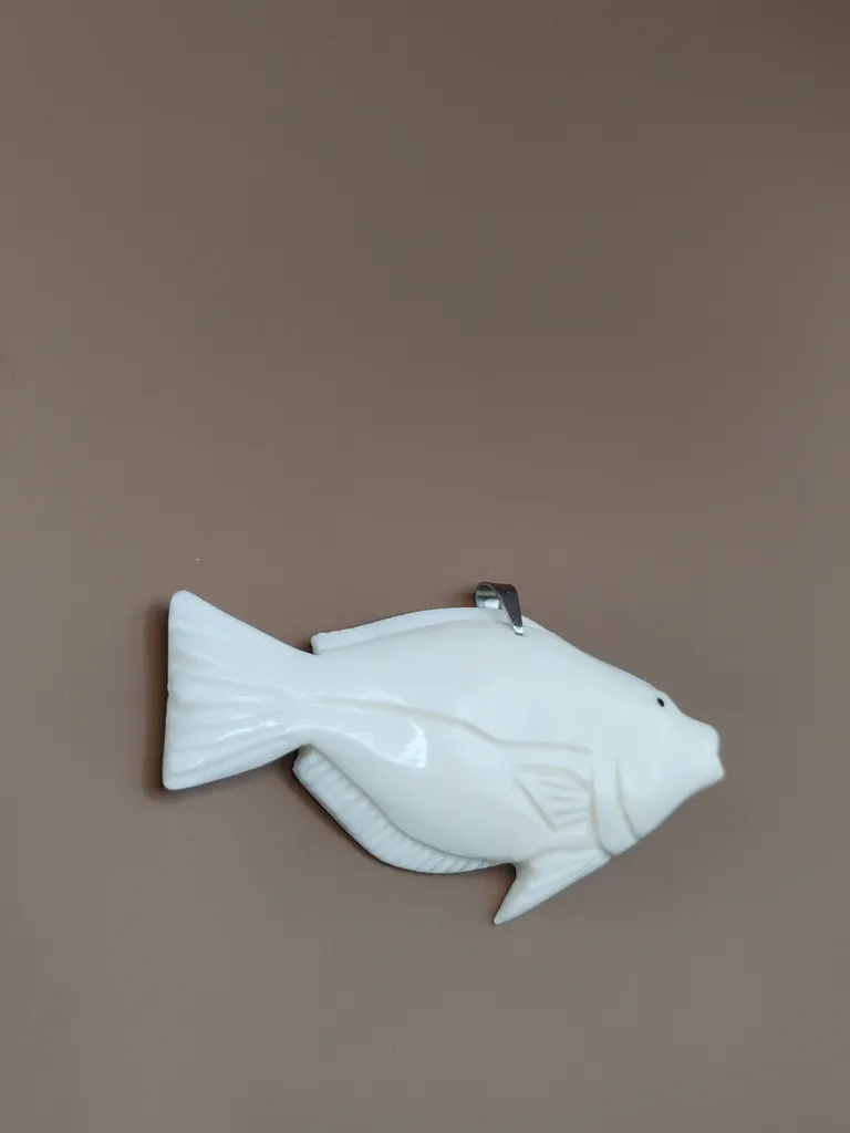 Pendentif os poisson vue gauche
