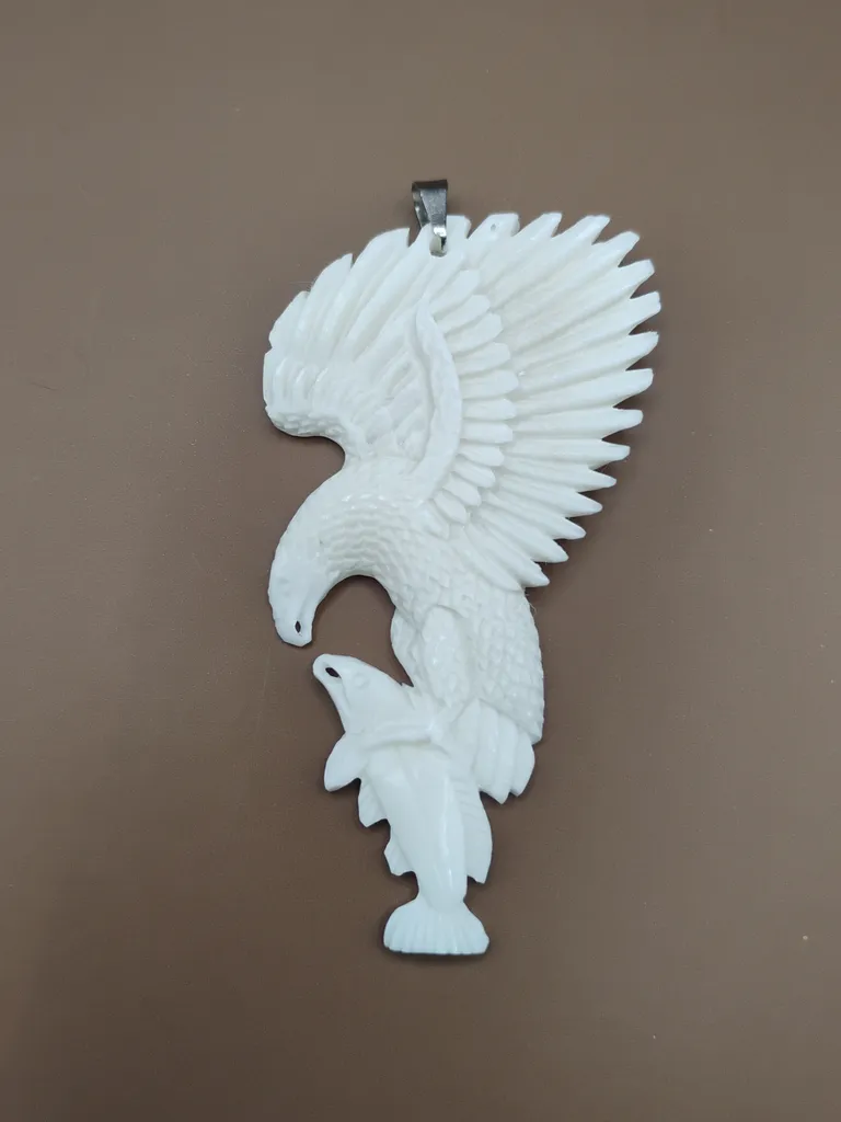 Pendentif en Os luxe -Aigle en chasse-