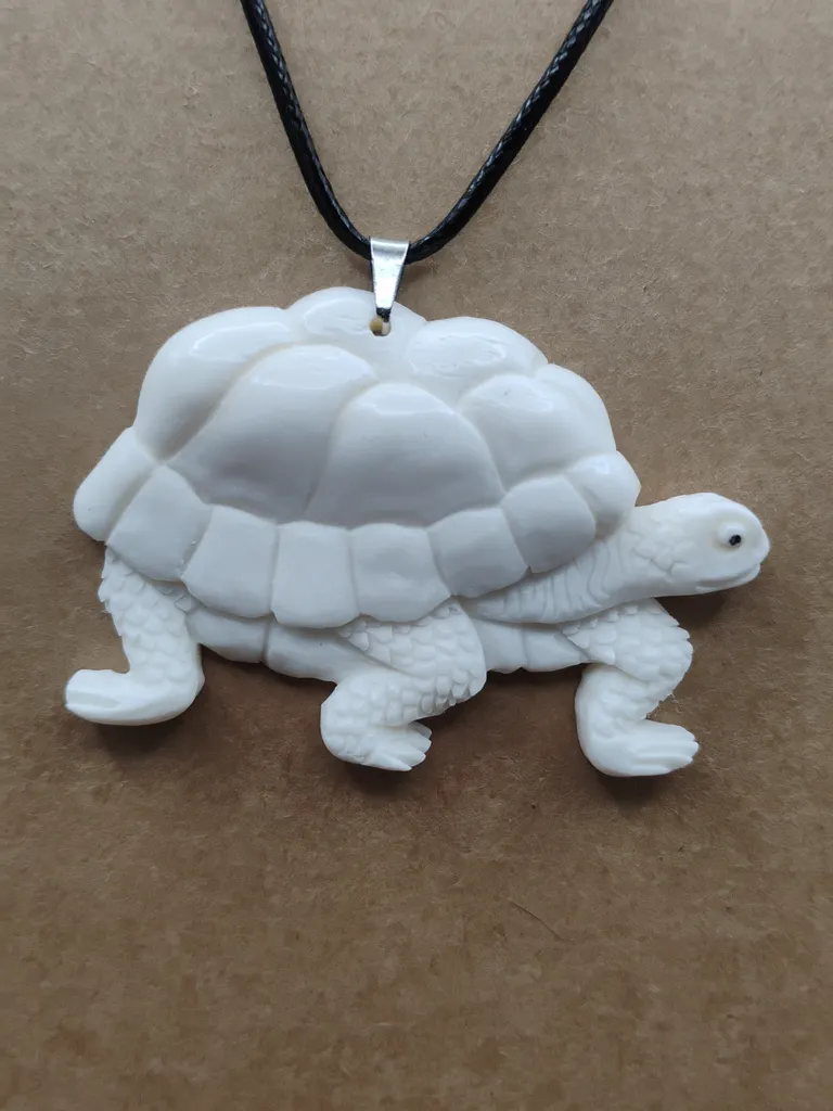 Pendentif os luxe tortue vue porté