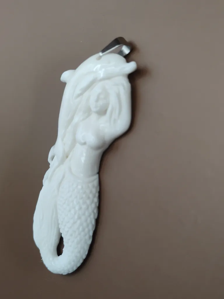 Pendentif os luxe sirène dauphin vue près