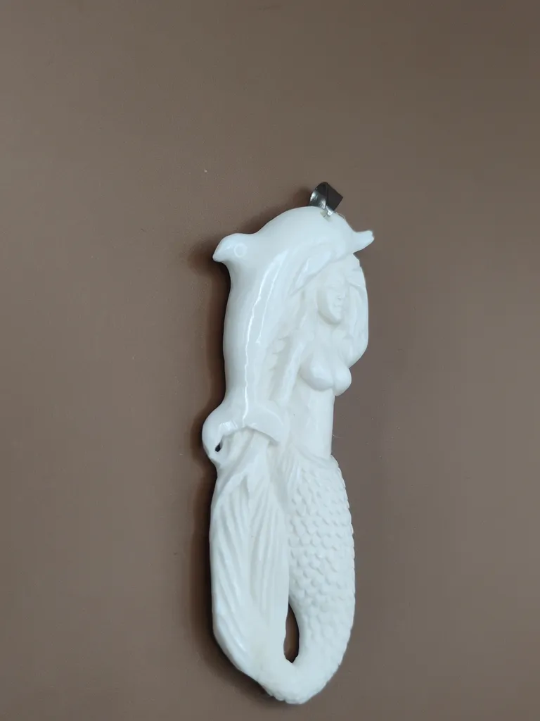 Pendentif os luxe sirène dauphin vue gauche