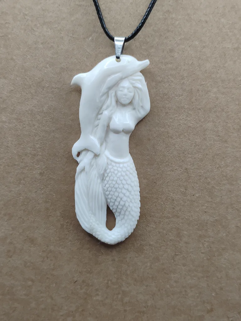 Pendentif os luxe sirène dauphin vue porté
