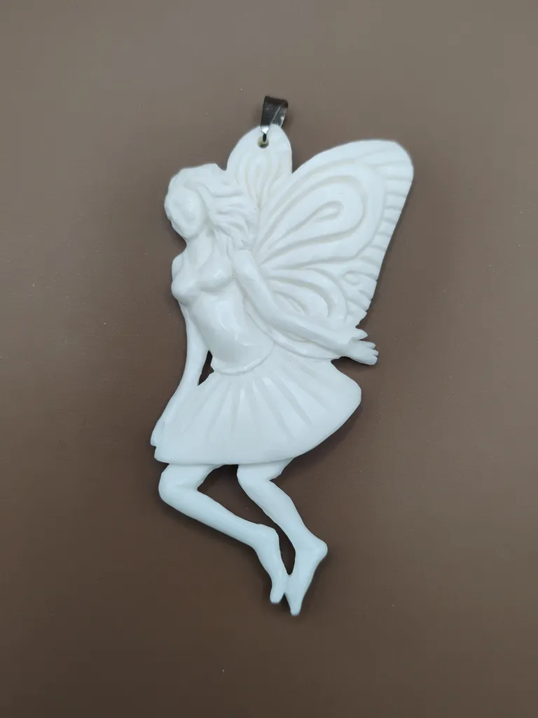 Pendentif en Os luxe -Fée qui danse-