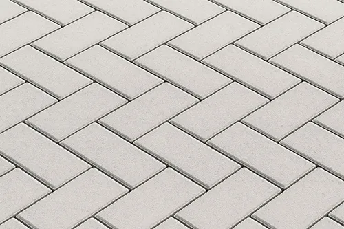 Kostka brukowa Budokop ułożona w jodełkę – trwałe rozwiązanie nawierzchniowe na chodniki, podjazdy i place