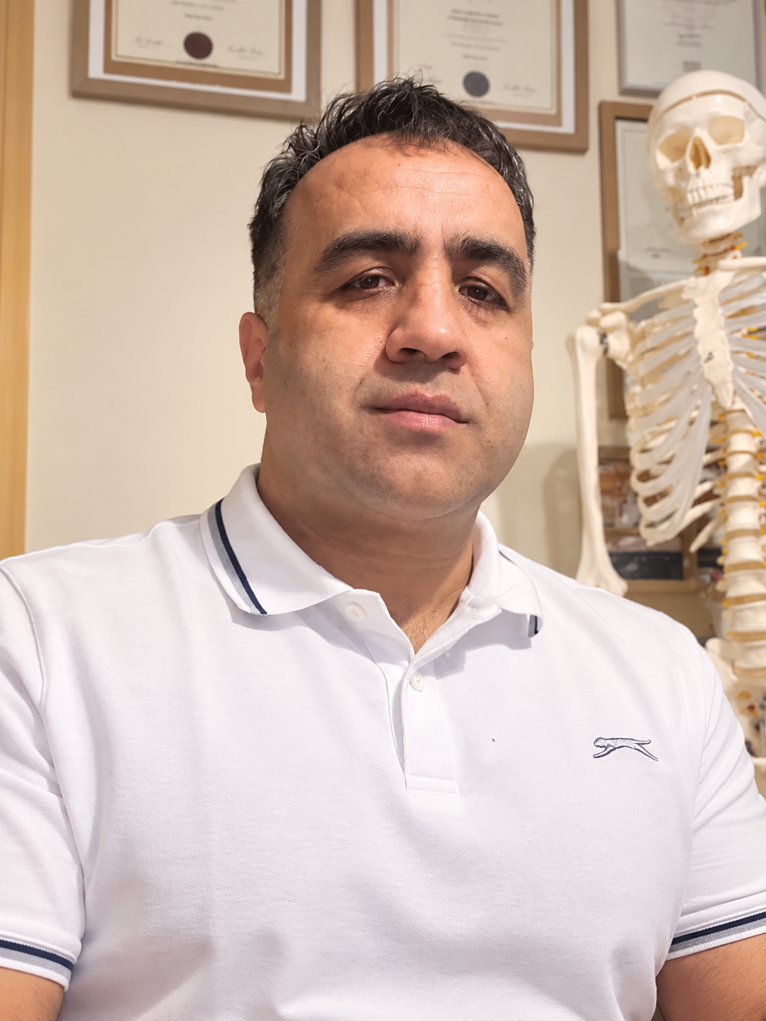 Maiwand Banayee, back pain physiotherapist at Resync, Cleary's Whitnash