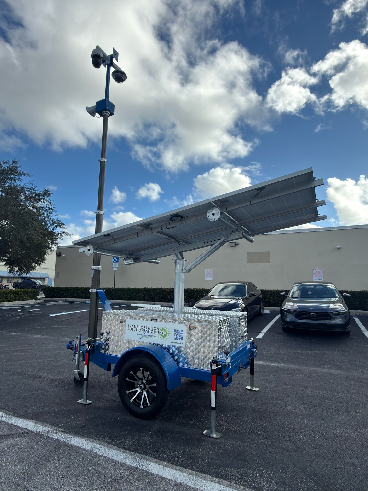 camera mast, siren and strobe lighting