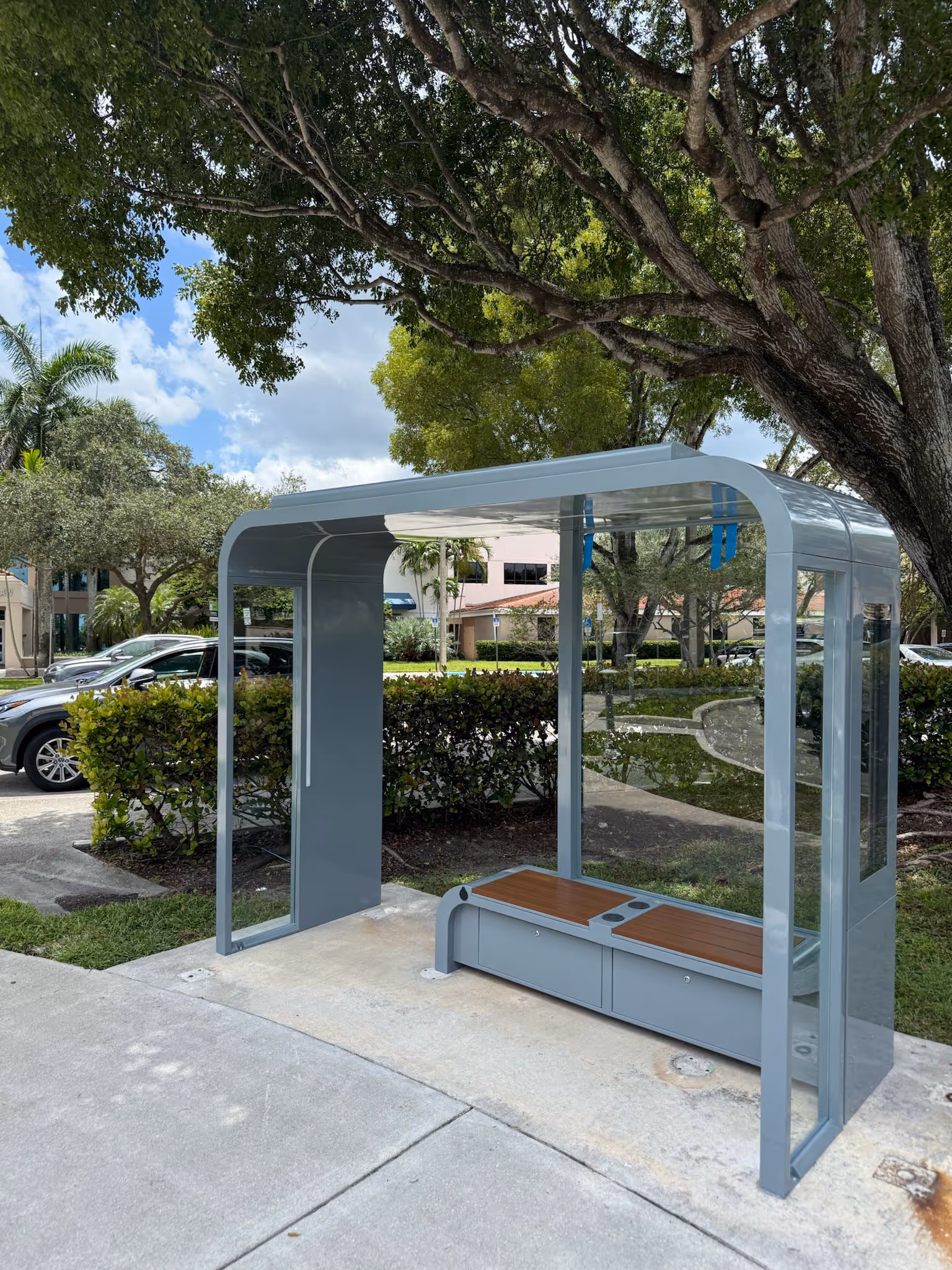engo solar shelter in park