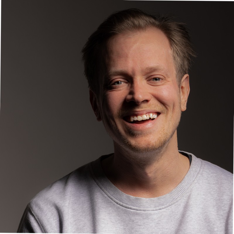 [headshot] image of customer (for a data analytics and business intelligence)