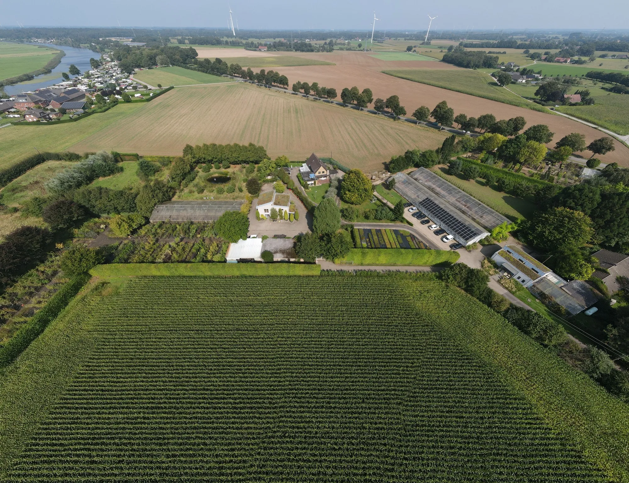 Drohnenaufnahme eines landwirtschaftlich genutzten Gebiets – Standortanalyse und Umweltbewertung durch ÖKOPLAN
