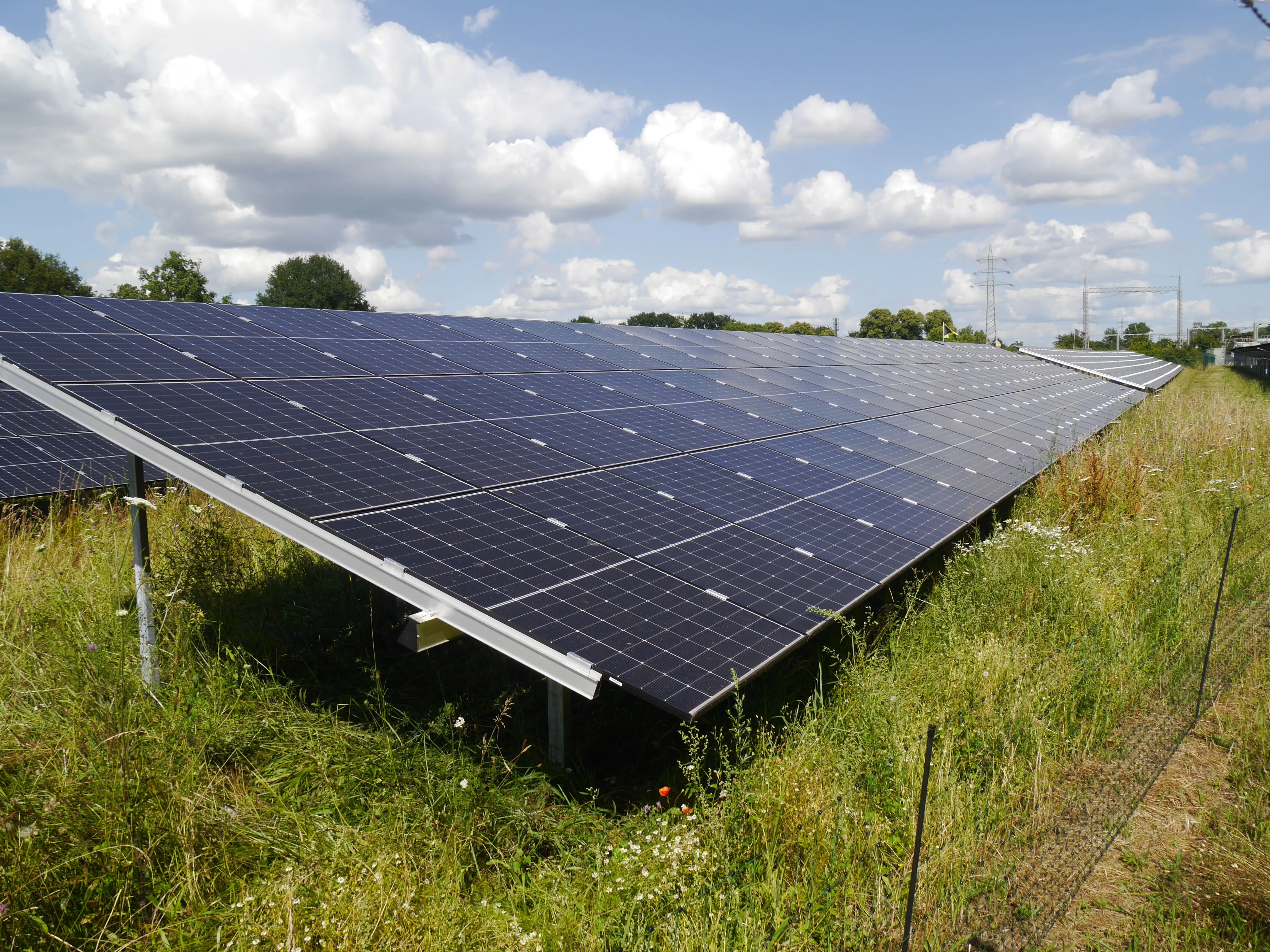 Photovoltaikanlage in ländlicher Umgebung – Fachplanung für erneuerbare Energien und Umweltverträglichkeitsprüfung
