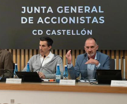 image of Robin Taylor at a press conference